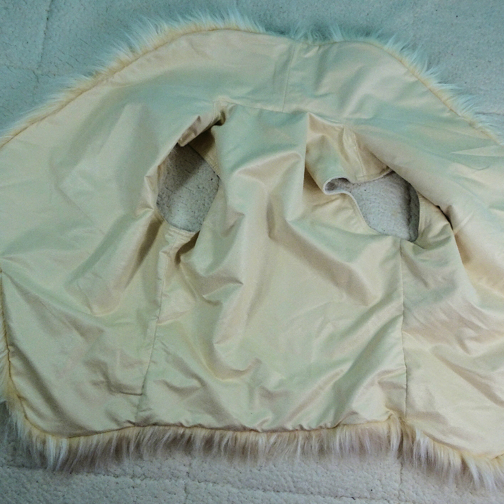 SimplyVera Vera WangFaux Fur Shawl Size S/M - Picture 3 of 8